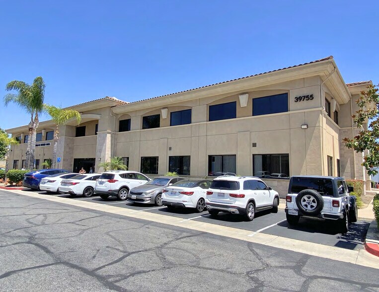 39755 Date St, Murrieta, CA à vendre - Photo principale – Image 2 sur 13