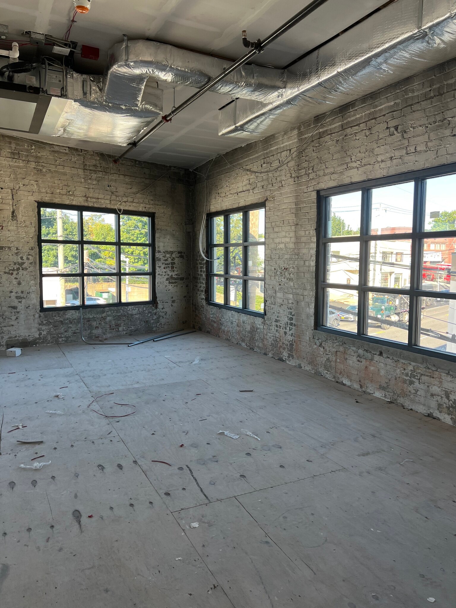 190 Mineola Ave, Roslyn Heights, NY à louer Photo de l’immeuble– Image 1 sur 3