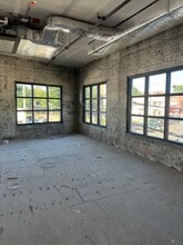 190 Mineola Ave, Roslyn Heights, NY à louer Photo de l’immeuble– Image 1 sur 3