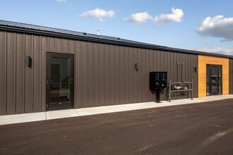 1215 N Riverfront Dr, Mankato, MN à louer Photo de l’immeuble– Image 2 sur 7