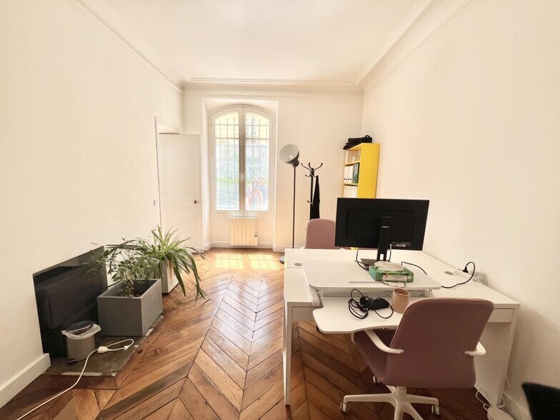 Bureau dans Paris à louer - Photo de l’immeuble – Image 1 sur 8