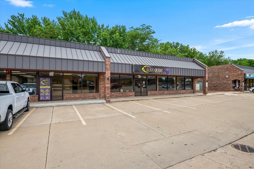 3120 Montvale Dr, Springfield, IL à louer - Photo de l’immeuble – Image 1 sur 3