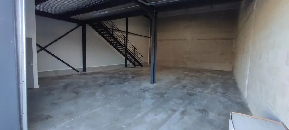 Local d'activités dans Aoste à vendre - Photo intérieure – Image 2 sur 6