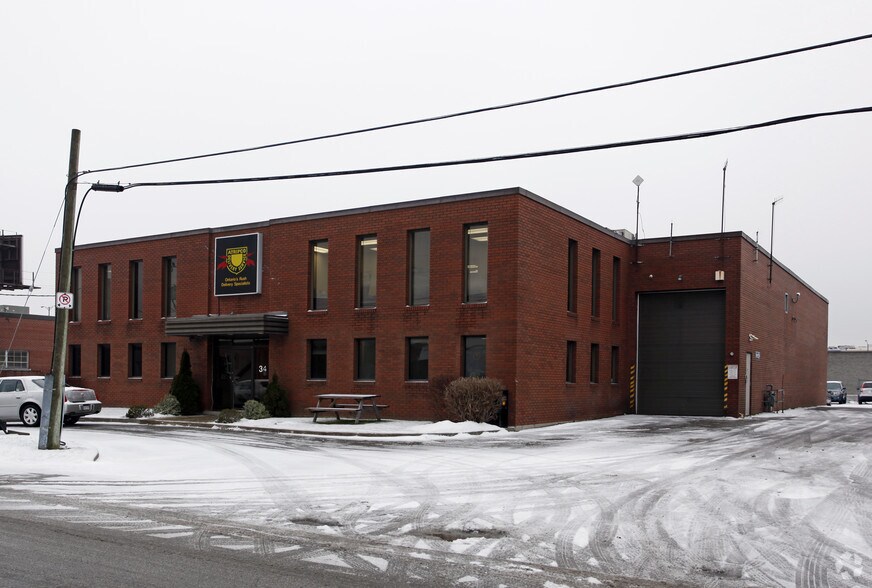 34 Canmotor Ave, Toronto, ON à louer - Photo de l’immeuble – Image 2 sur 2