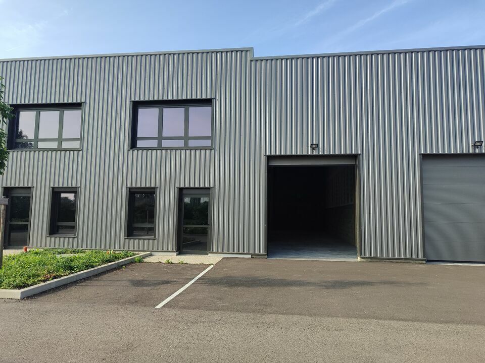 Local d’activités dans Bourgoin-Jallieu à louer Photo de l’immeuble– Image 1 sur 14