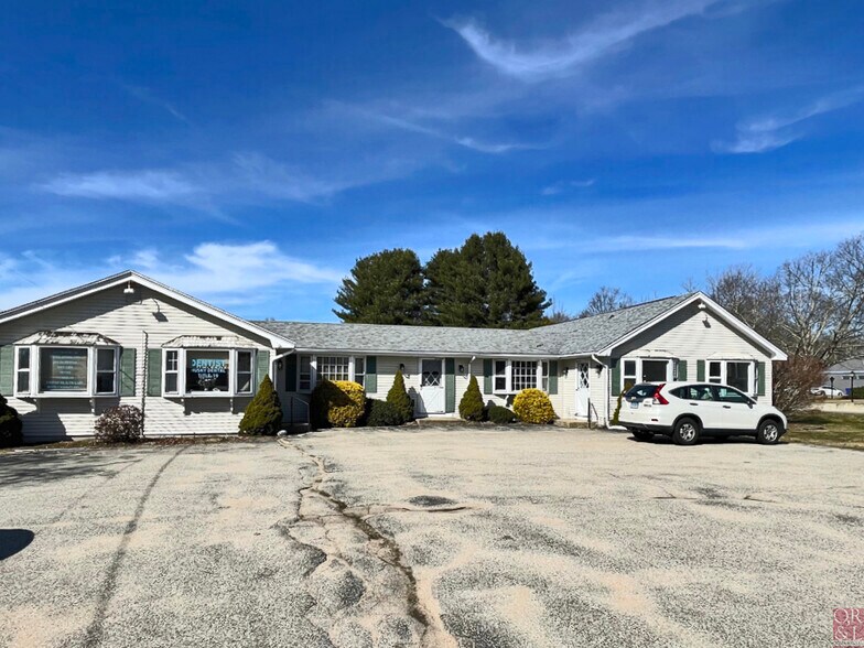 107 Main St, Hebron, CT à louer - Photo de l’immeuble – Image 3 sur 24