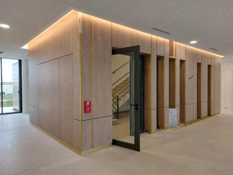 Bureau dans Genas à louer - Photo de l’immeuble – Image 3 sur 8