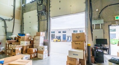 8601 Glenlyon Pky, Burnaby, BC à louer Photo intérieure– Image 2 sur 6