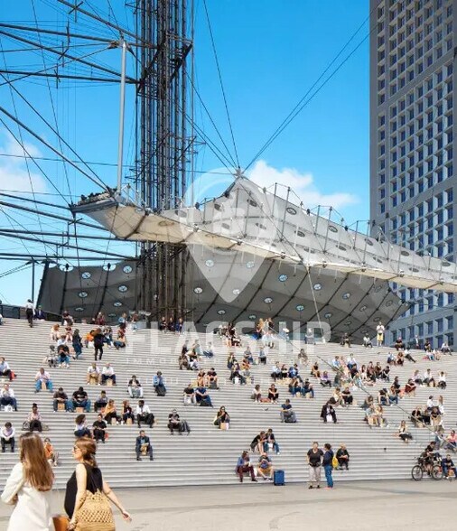 Bureau dans Nanterre à louer - Photo de l’immeuble – Image 3 sur 5