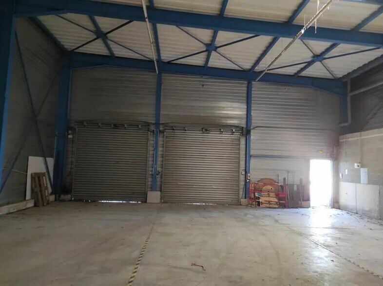 Industriel/Logistique dans CHÂTEAUNEUF-LES-MARTIGUES à louer - Photo de l’immeuble – Image 3 sur 5