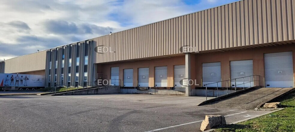 Industriel/Logistique dans Corbas à louer - Photo de l’immeuble – Image 2 sur 2