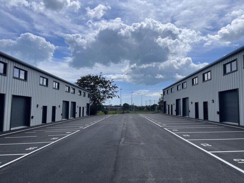 Barnfield Rd, Folkestone à louer - Photo de l’immeuble – Image 1 sur 26