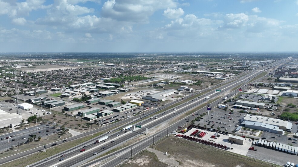 Landmark Business Center portefeuille de 11 biens à vendre sur LoopNet.fr - Aérien – Image 3 sur 21