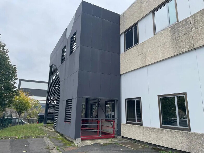 Local d’activités dans Nanterre à louer - Photo de l’immeuble – Image 2 sur 16