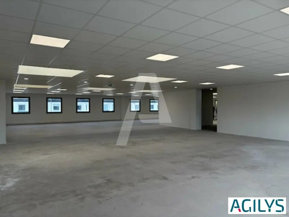 Local d’activités dans Lisses à louer Photo de l’immeuble– Image 1 sur 12