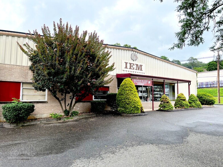 85 Shelter Rock Rd, Danbury, CT à vendre - Photo de l’immeuble – Image 3 sur 4