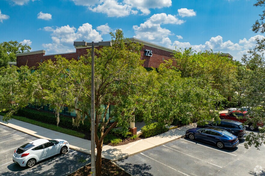 725 Primera Blvd, Lake Mary, FL à louer - Photo de l’immeuble – Image 3 sur 12