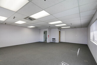 1011-1045 N Azusa Ave, Covina, CA à louer Photo intérieure– Image 2 sur 4