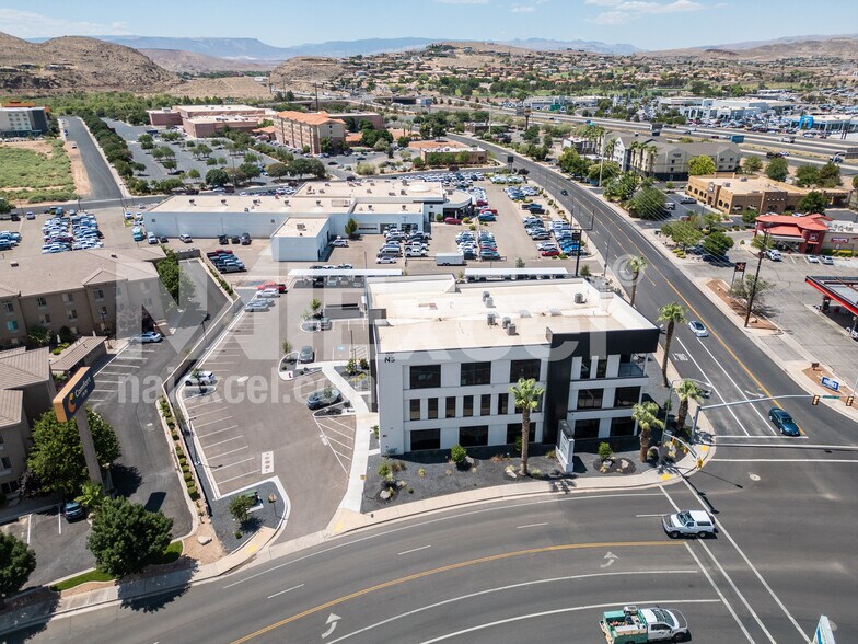 136 E Riverside Dr, St George, UT à louer - Photo de l’immeuble – Image 2 sur 6
