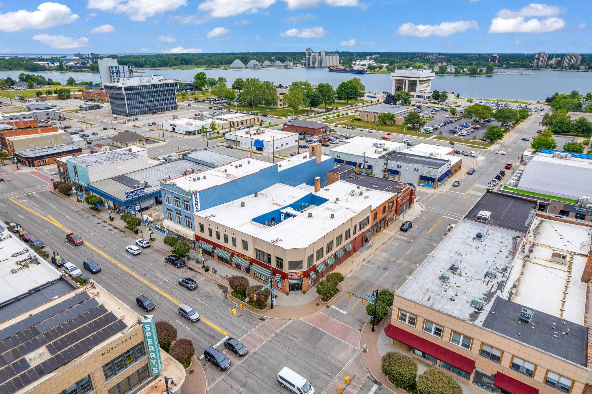 306-310 Huron Ave, Port Huron, MI à vendre Photo de l’immeuble– Image 1 sur 85