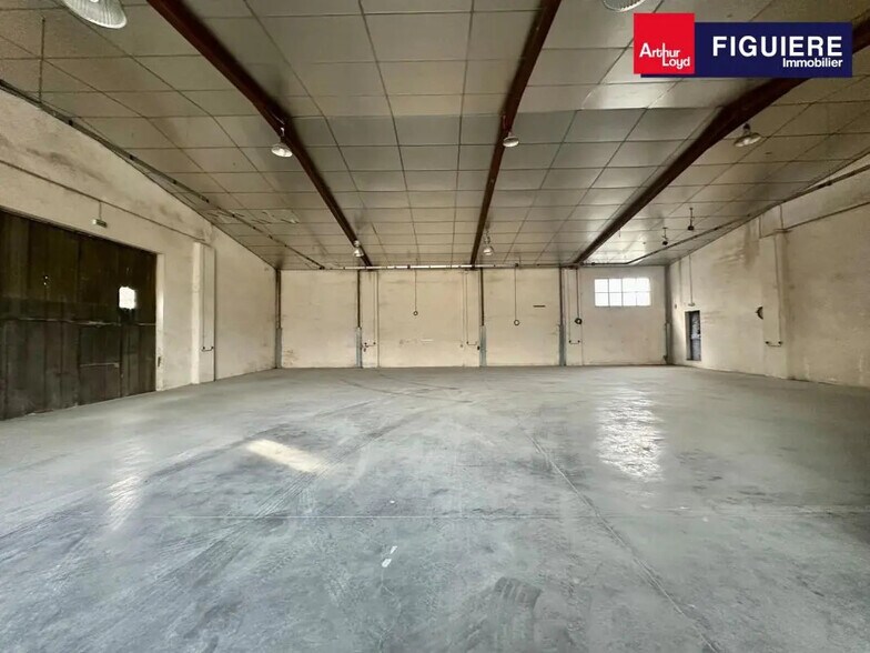 Bureau dans Bouc-Bel-Air à louer - Photo de l’immeuble – Image 1 sur 10