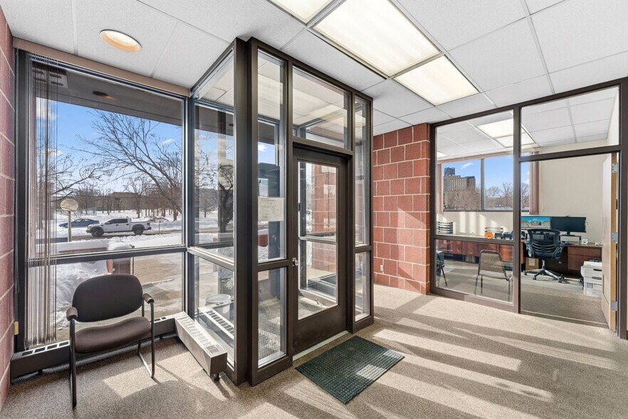 124 Eva St, Saint Paul, MN à vendre - Hall d’entrée – Image 3 sur 20