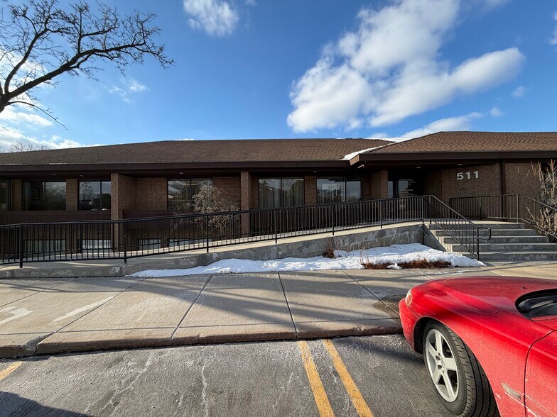 511-515 Thornhill Dr, Carol Stream, IL à louer - Photo de l’immeuble – Image 2 sur 16