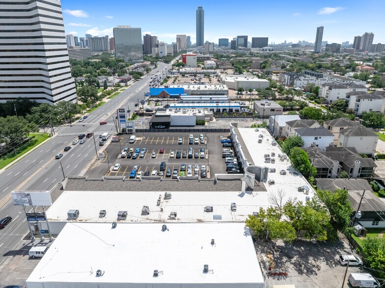 5757 Westheimer Rd, Houston, TX à louer - Photo de l’immeuble – Image 3 sur 9