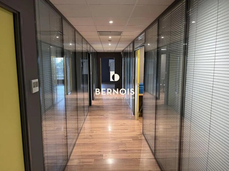 Bureau dans La Seyne-sur-Mer à louer - Photo intérieure – Image 2 sur 3