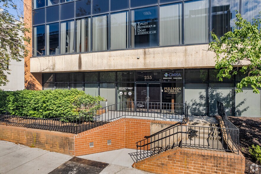 255 Bank St, Waterbury, CT à vendre - Photo de l’immeuble – Image 3 sur 46