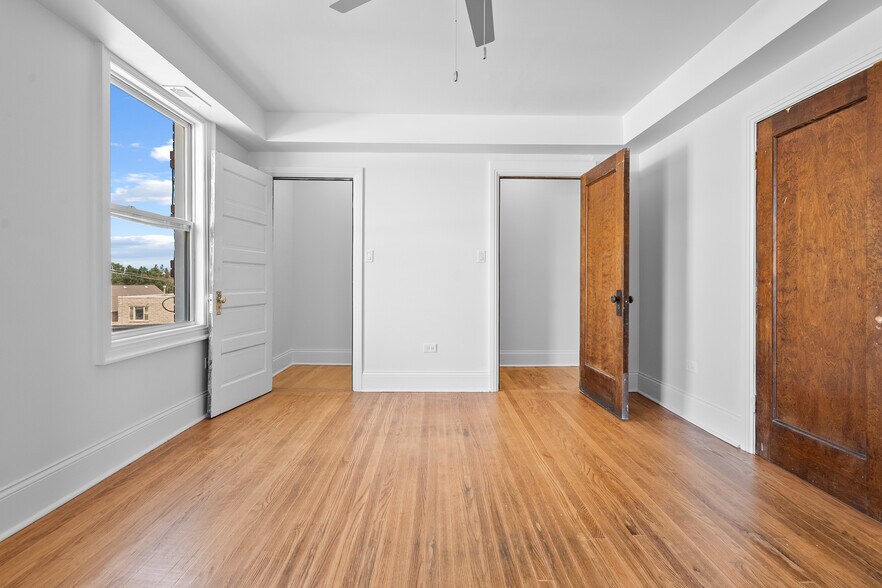 4541 S Forrestville Ave, Chicago, IL à vendre - Photo de l’immeuble – Image 3 sur 28