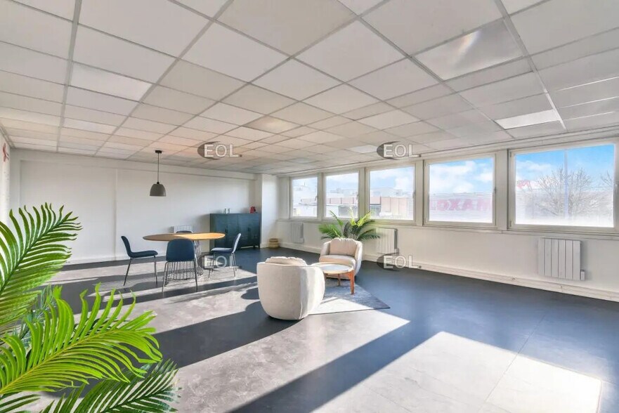 Bureau dans Aulnay-sous-Bois à louer - Photo de l’immeuble – Image 3 sur 20