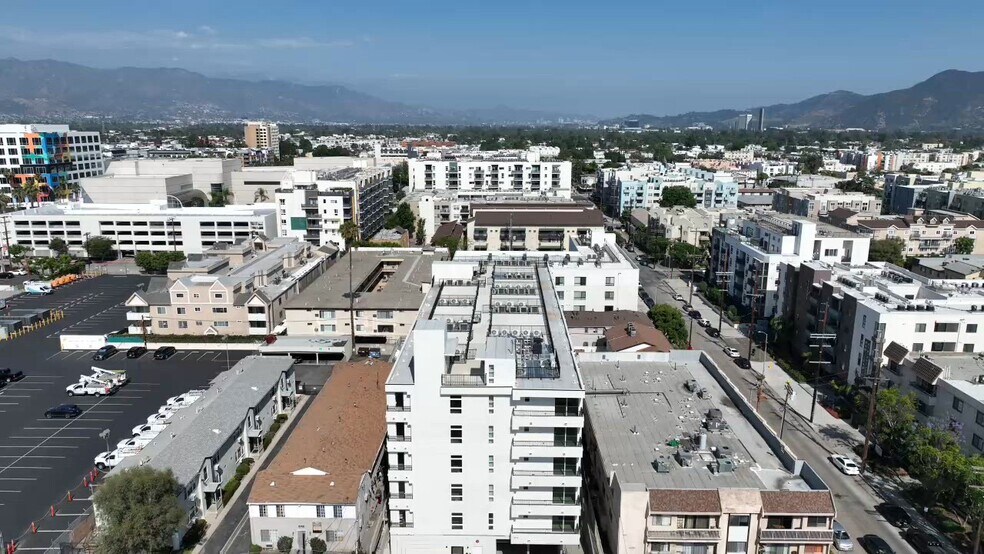 5110 Bakman Ave, North Hollywood, CA à vendre - Vidéo sur l’annonce professionnelle – Image 2 sur 8