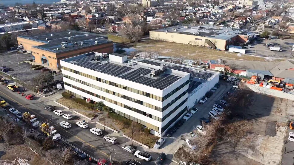 12909 26th Ave, Flushing, NY à vendre - Vidéo sur l’annonce professionnelle – Image 2 sur 20