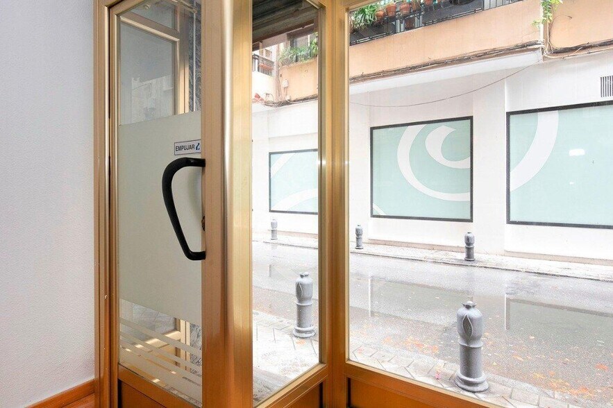 Local commercial dans Granada à louer - Photo de l’immeuble – Image 2 sur 11