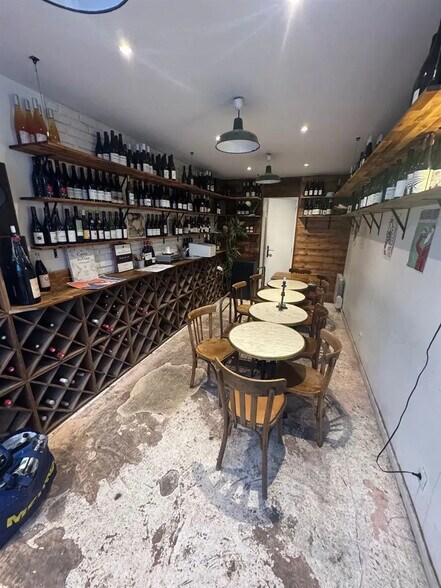 Local commercial dans Paris à louer - Photo intérieure – Image 1 sur 3