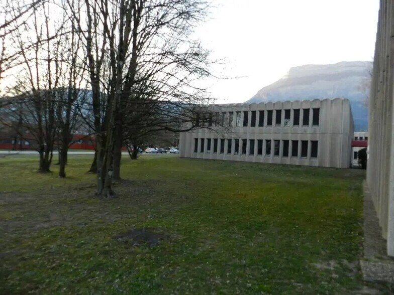 Bureau dans Meylan à louer - Photo de l’immeuble – Image 3 sur 11