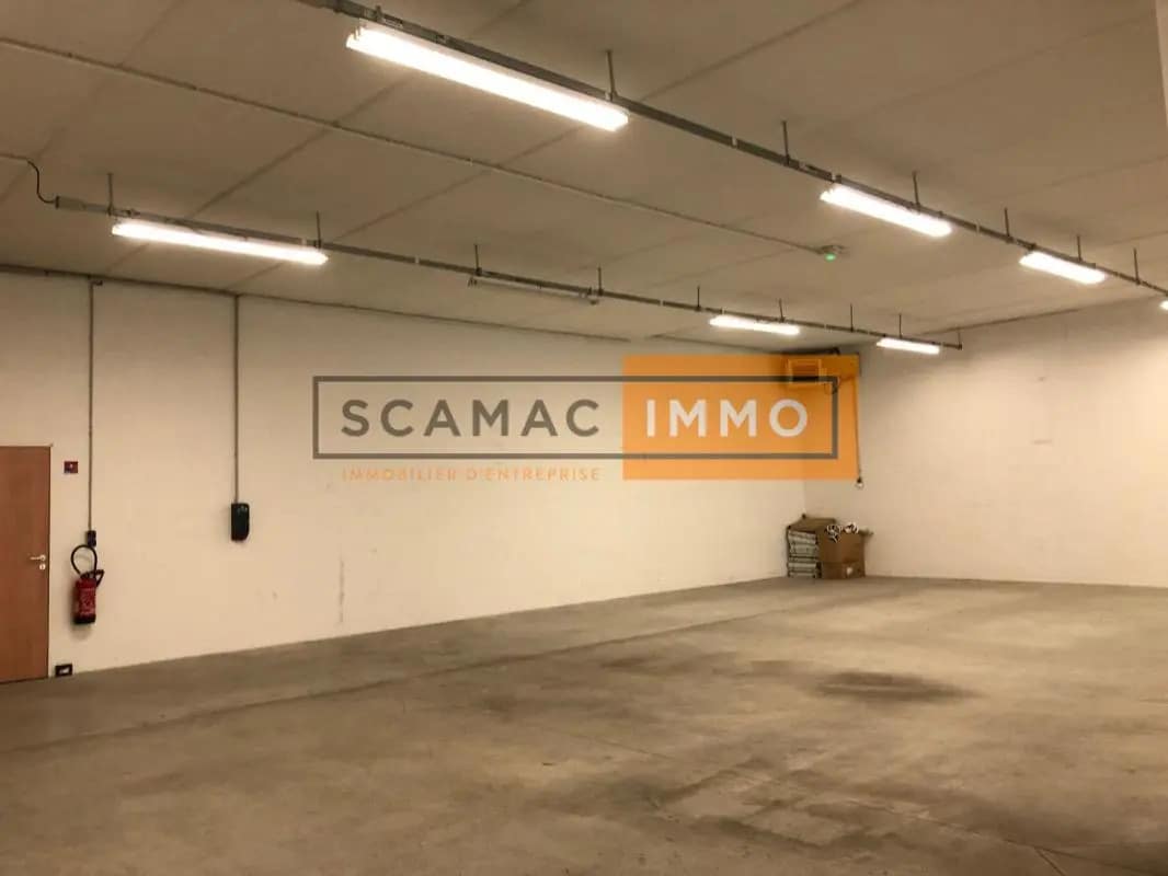 Industriel/Logistique dans  à louer Photo intérieure– Image 1 sur 5