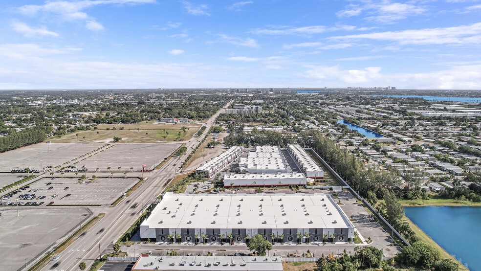 1114 N Congress Ave, West Palm Beach, FL à vendre - Photo principale – Image 1 sur 15