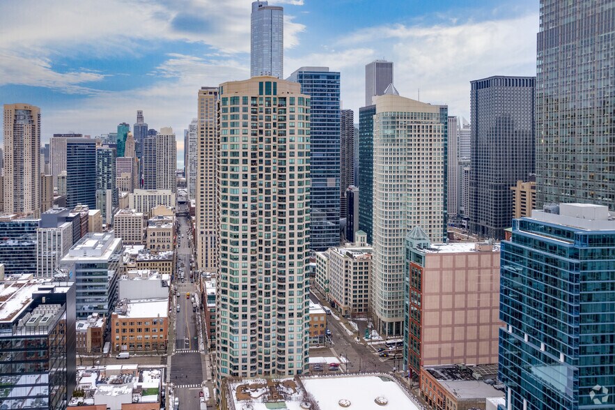 400 N LaSalle St, Chicago, IL à louer - Photo de l’immeuble – Image 3 sur 4