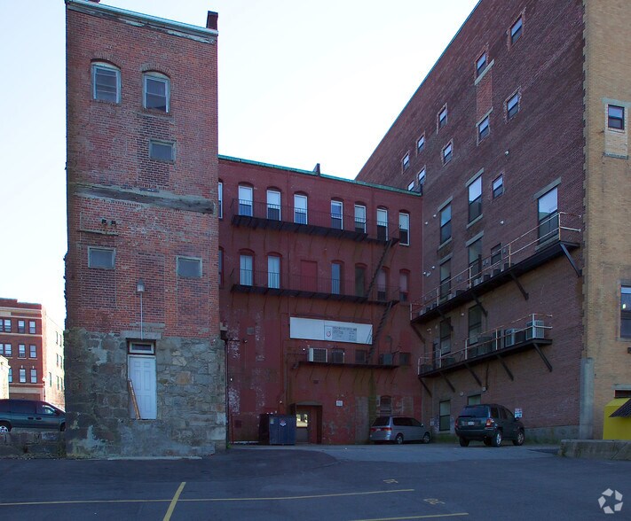 152-158 N Main St, Fall River, MA à vendre - Photo de l’immeuble – Image 3 sur 4