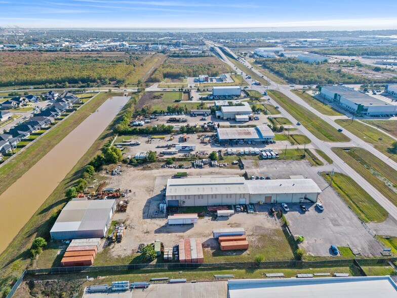 11837 W Fairmont Pky, La Porte, TX à louer - Aérien – Image 2 sur 11