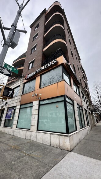 10602 Northern Blvd, Corona, NY à louer - Photo de l’immeuble – Image 2 sur 13