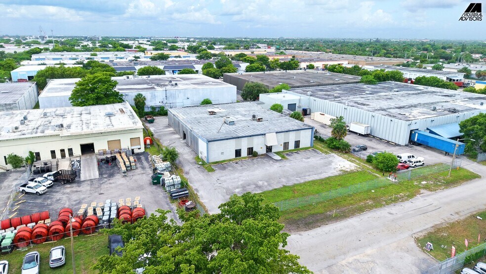 16350 NW 48th Ave, Miami, FL à louer - Photo de l’immeuble – Image 3 sur 35