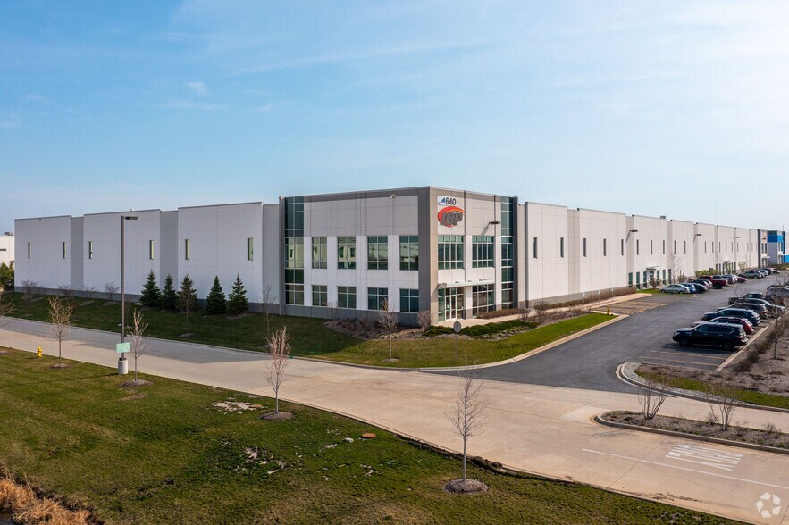 640 Remington Blvd, Bolingbrook, IL à louer - Photo de l’immeuble – Image 2 sur 6