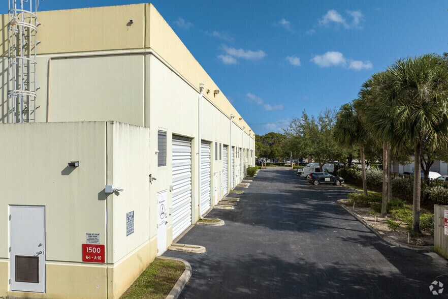 1500 W Copans Rd, Pompano Beach, FL à louer - Photo de l’immeuble – Image 3 sur 5