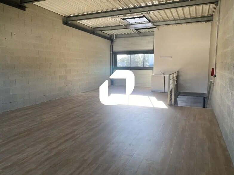 Local d’activités dans Gradignan à louer - Photo de l’immeuble – Image 2 sur 3