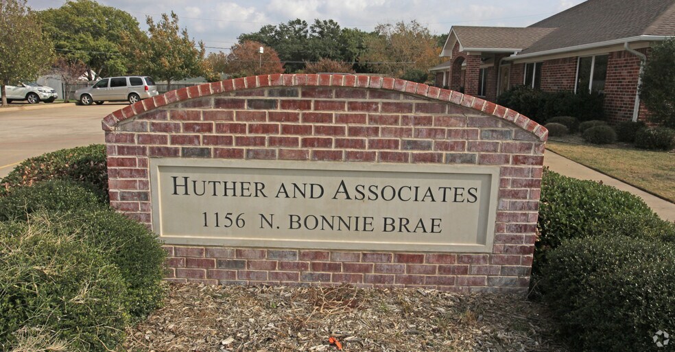 1156 N Bonnie Brae St, Denton, TX à louer - Photo de l’immeuble – Image 3 sur 48
