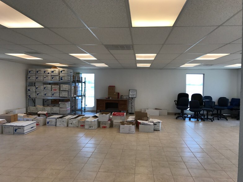 9220 Mccombs St, El Paso, TX à vendre - Photo de l’immeuble – Image 3 sur 20