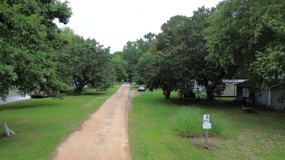 106 Valencia Ave, Goldsboro, NC à vendre - Photo de l’immeuble – Image 2 sur 8